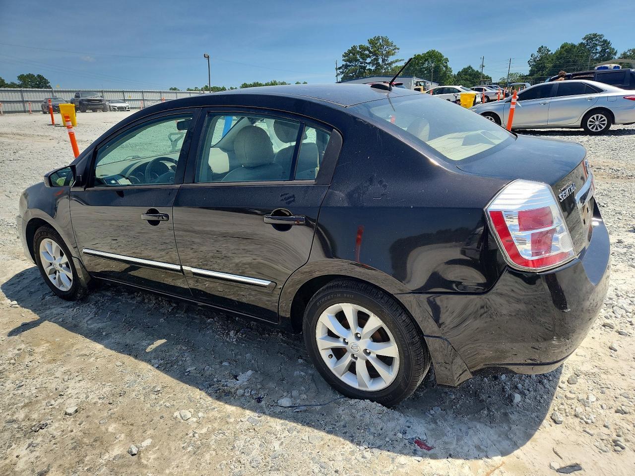 2010 Nissan Sentra 2.0 - Image 2
