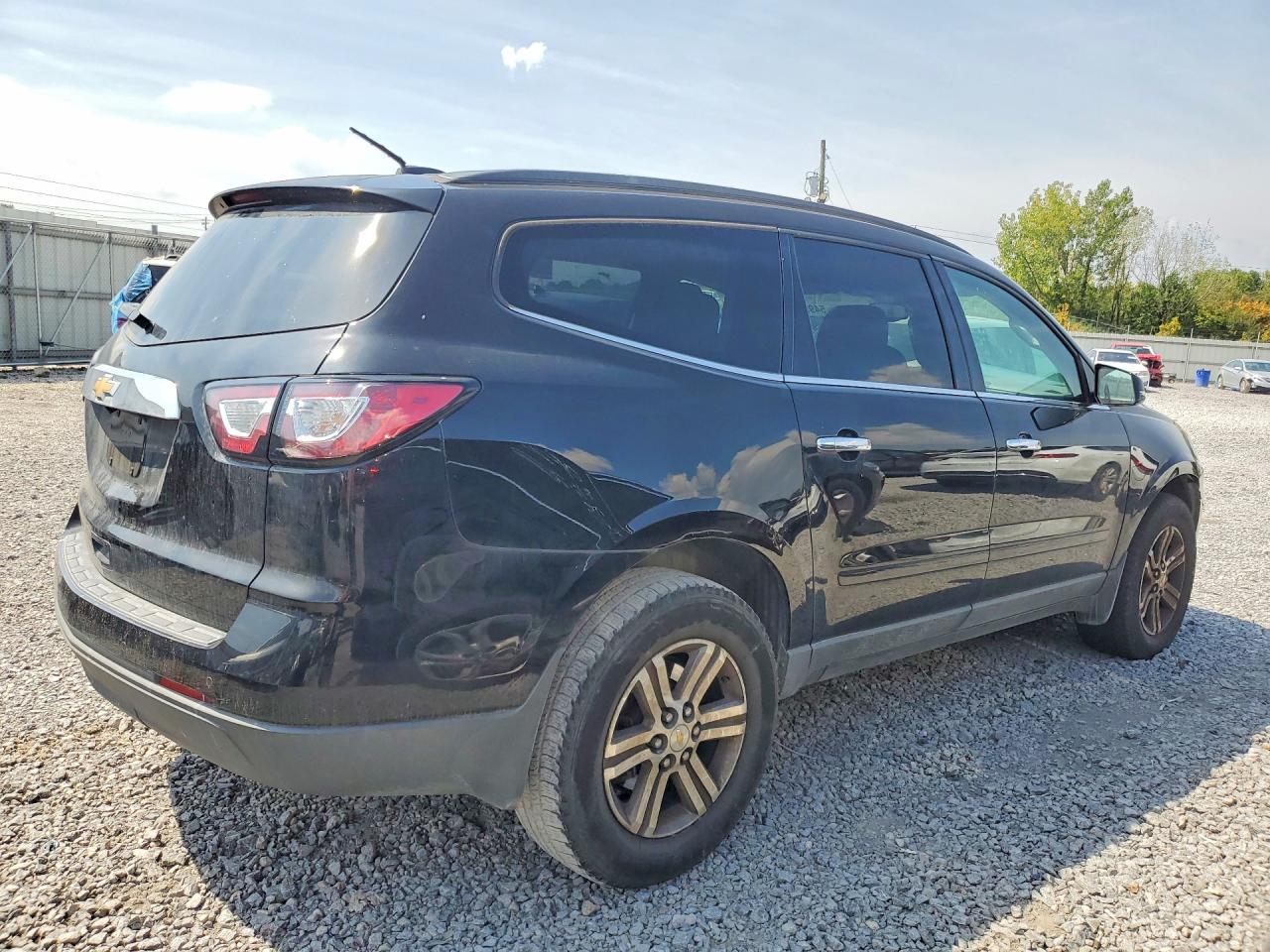 2017 Chevrolet Traverse Lt - Image 3
