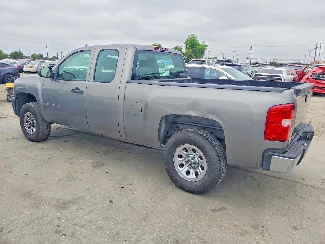 2008 Chevrolet Silverado C1500 - Image 2