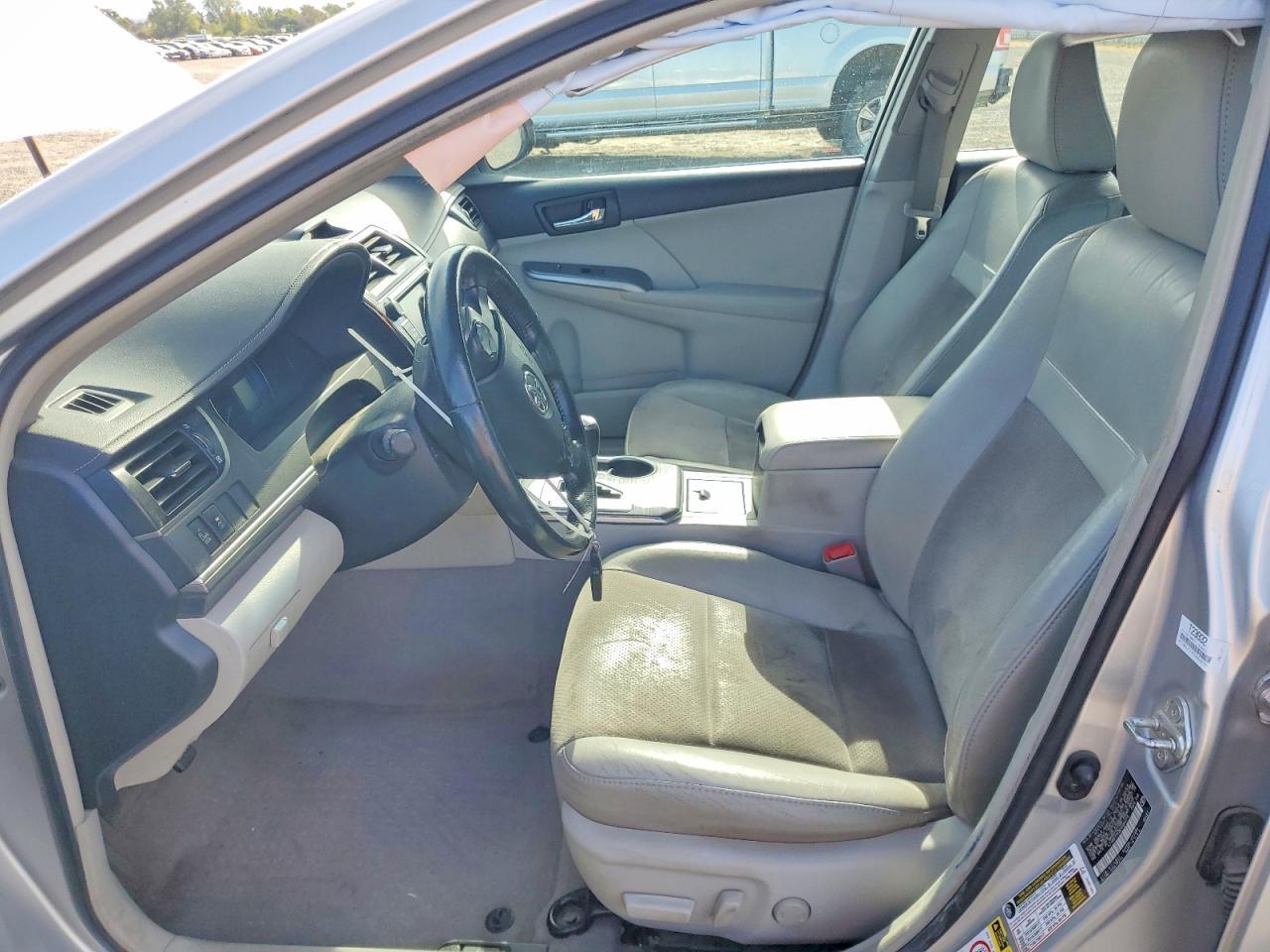 2012 Toyota Camry Hybrid Xle - Image 7