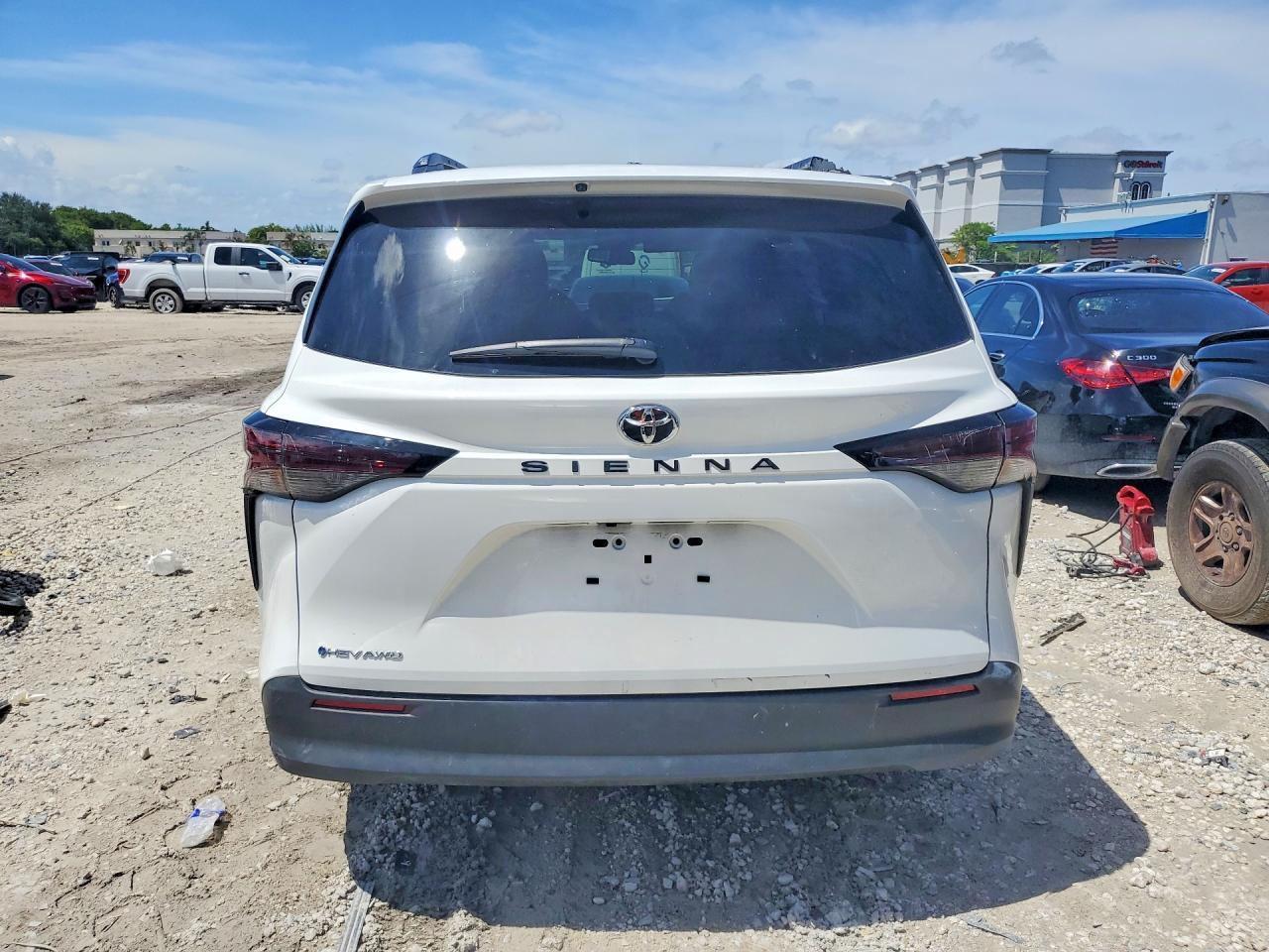 2026 Toyota Sienna Le - Фото 6
