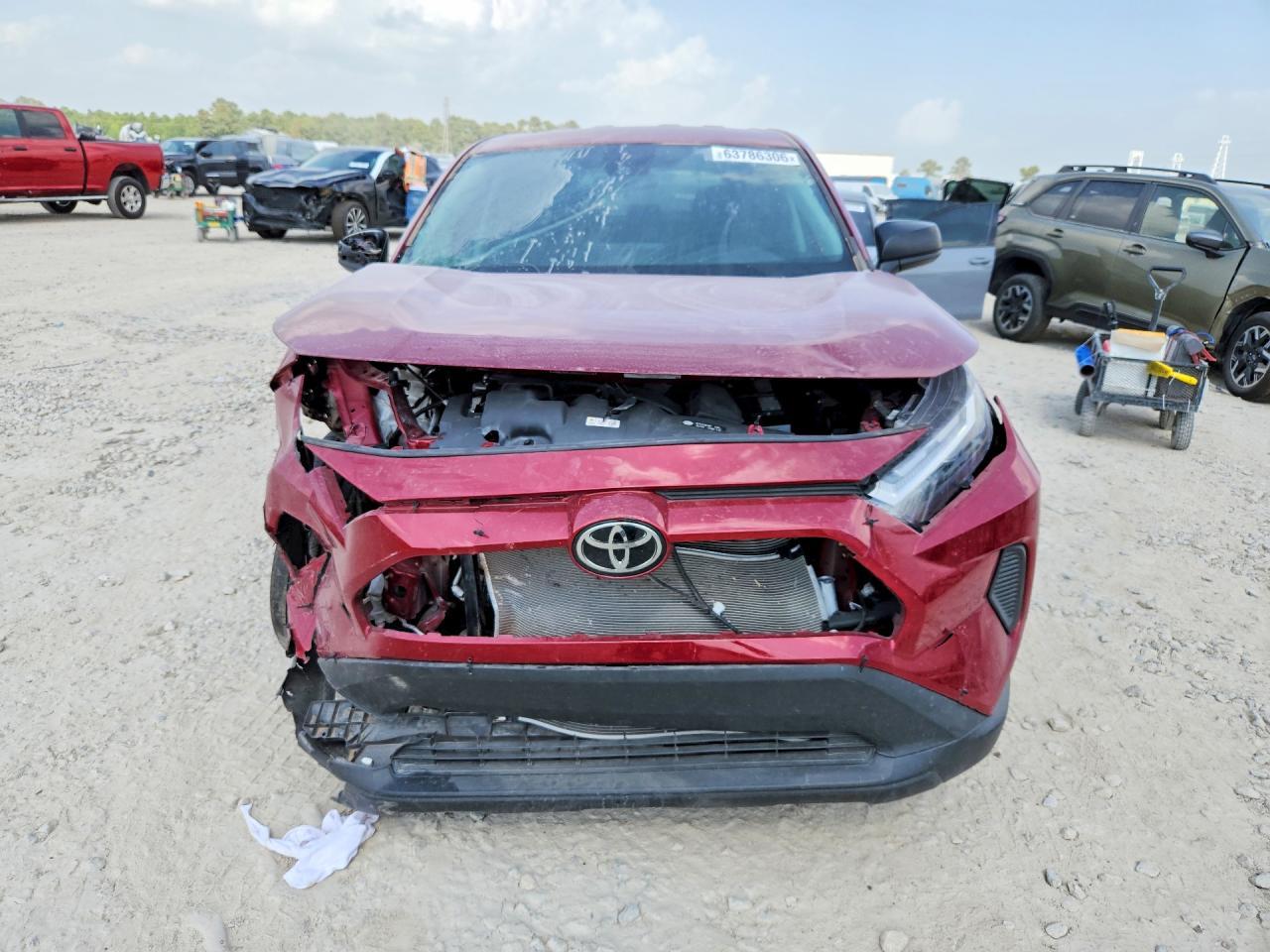 2025 Toyota Rav4 Le - Image 5