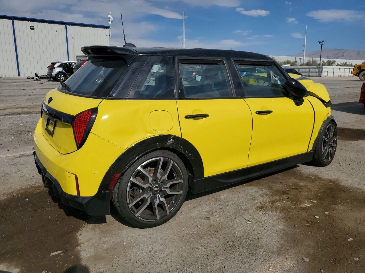 2025 Mini Cooper S - Фото 3