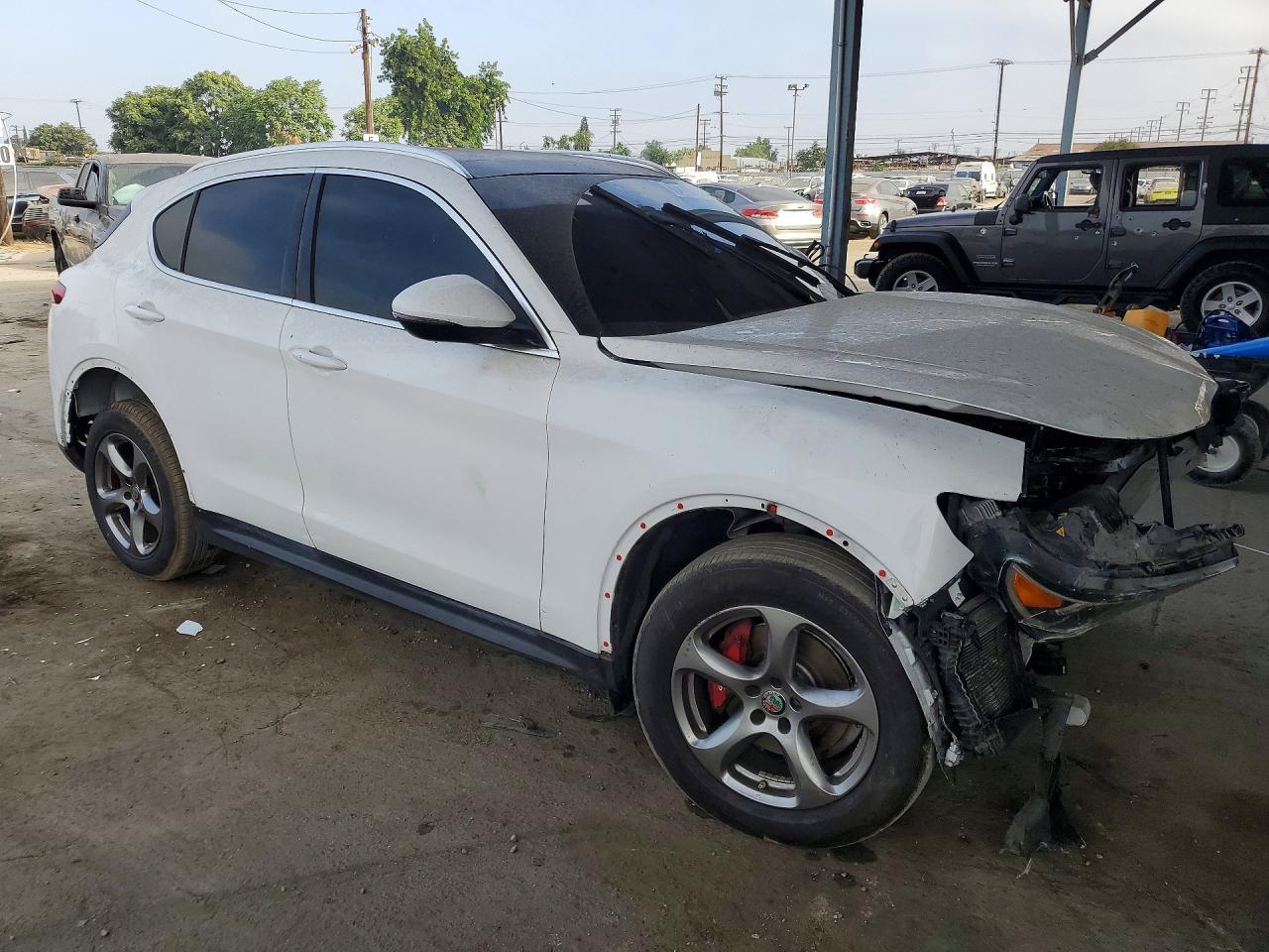 2019 Alfa Romeo Stelvio - Image 4