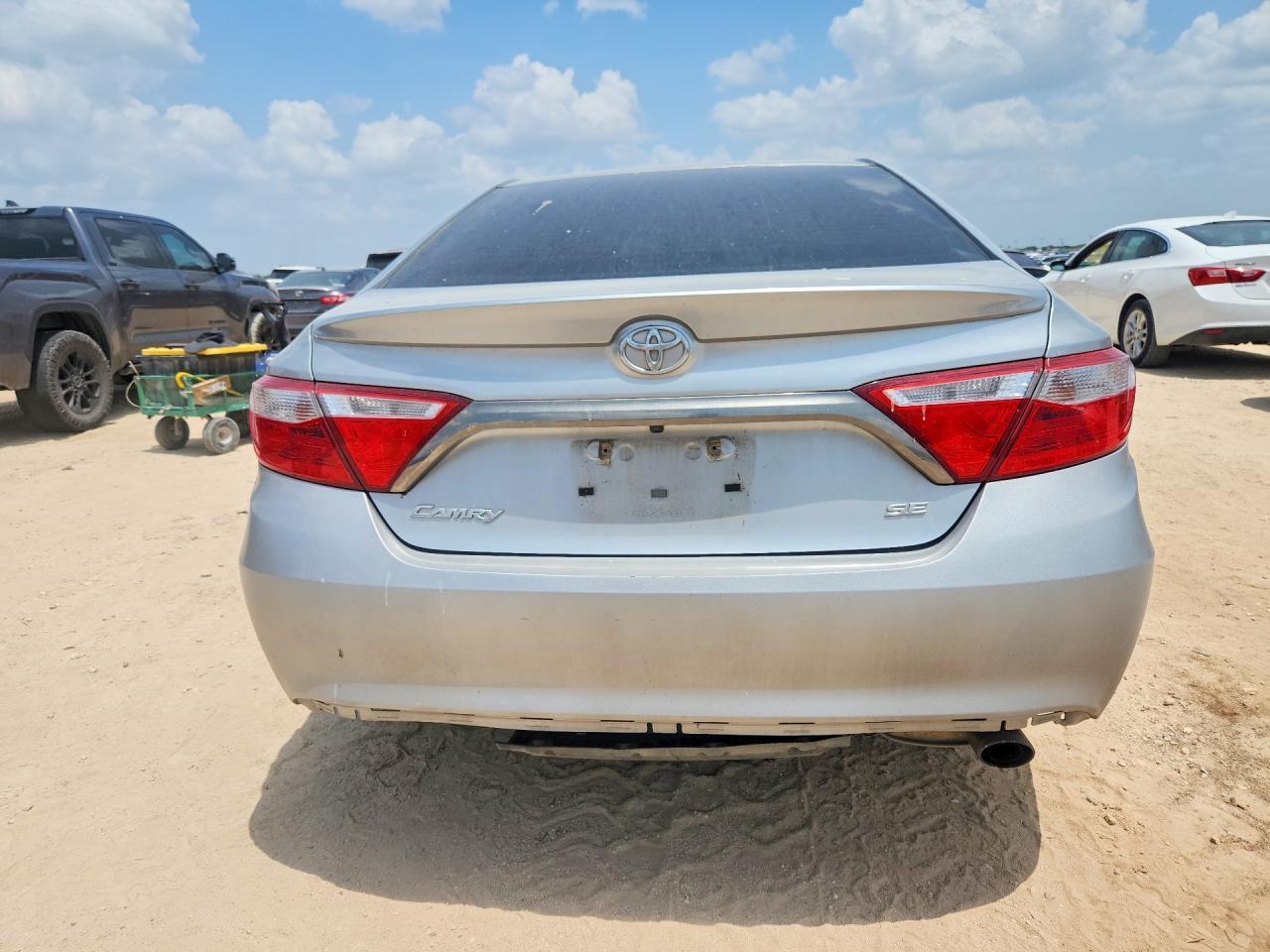 2017 Toyota Camry Se - Фото 6