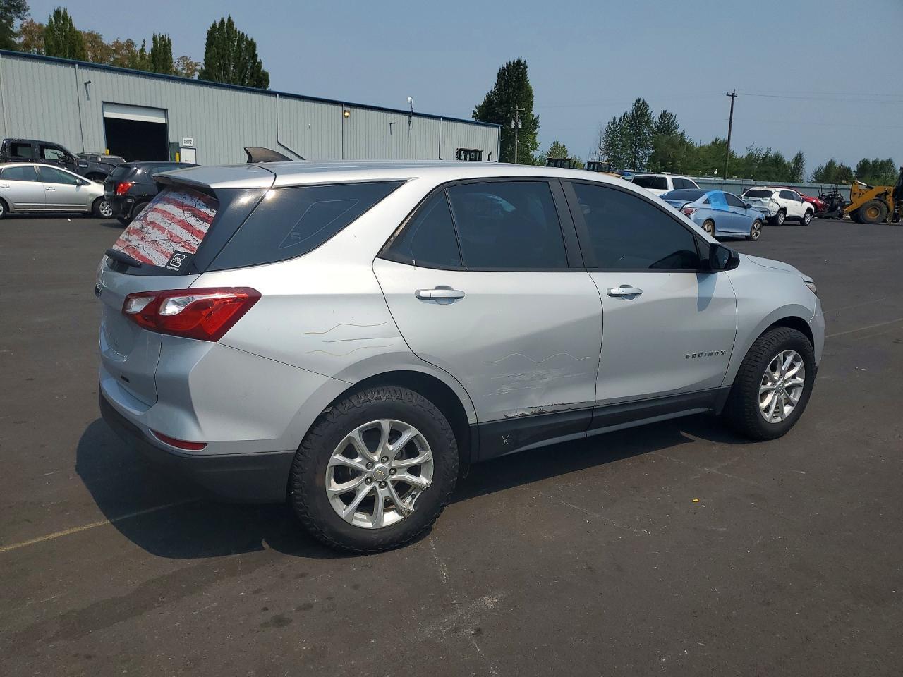 2020 Chevrolet Equinox Ls - Image 3