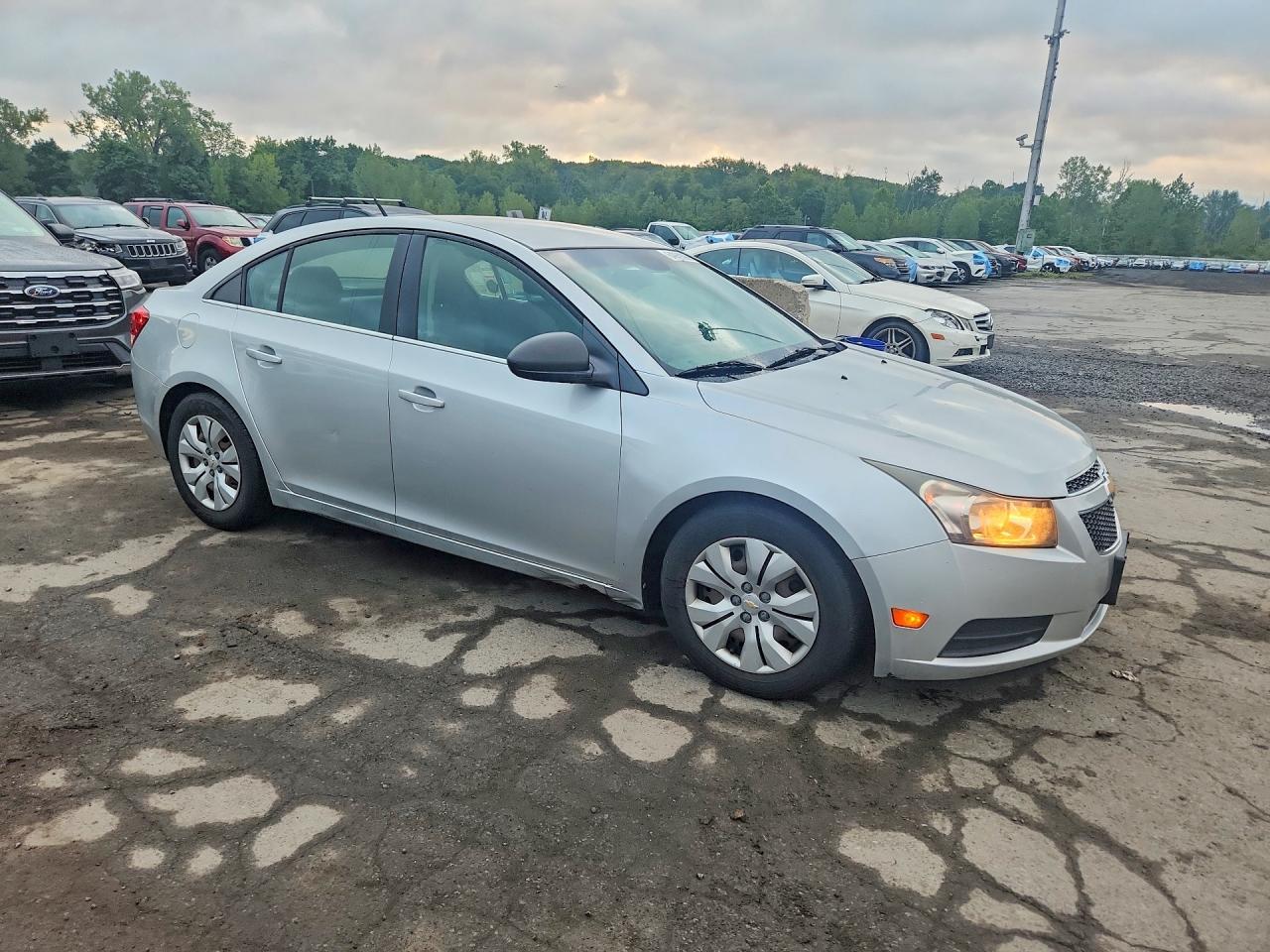 2012 Chevrolet Cruze Ls - Image 4