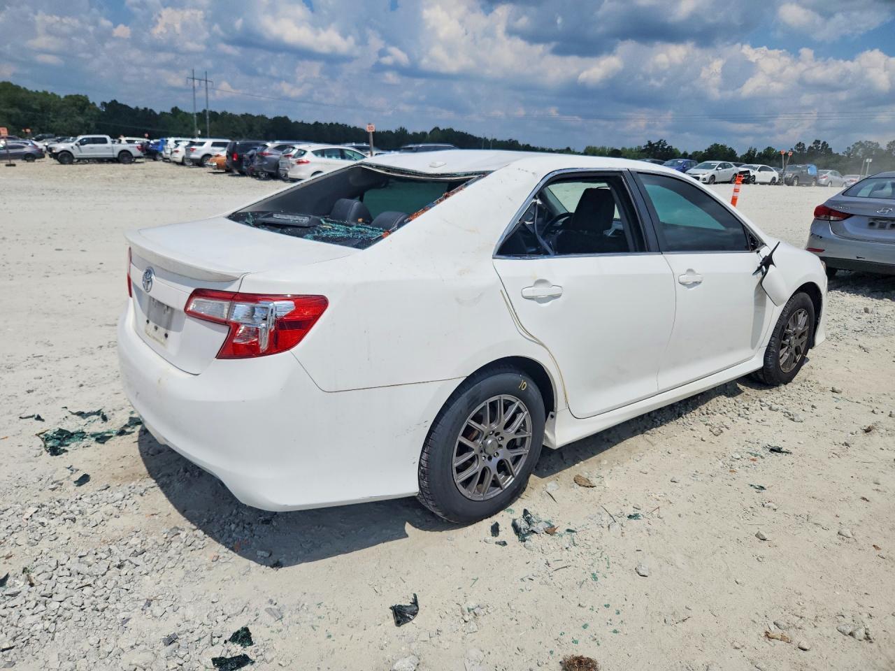 2014 Toyota Camry Se - Image 3
