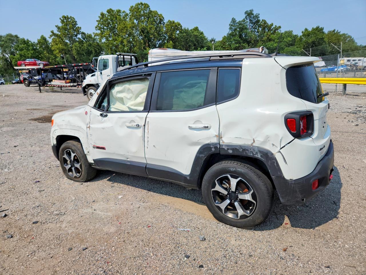 2022 Jeep Renegade Trailhawk - Image 2