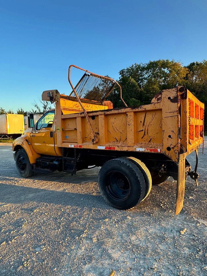 2010 Ford F750 - Фото 3