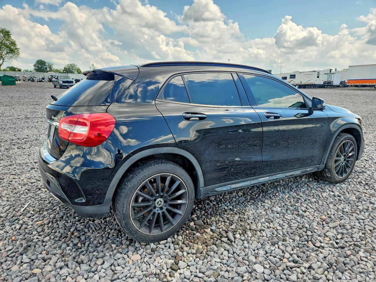 2018 Mercedes-Benz Gla 250 4Matic - Image 3