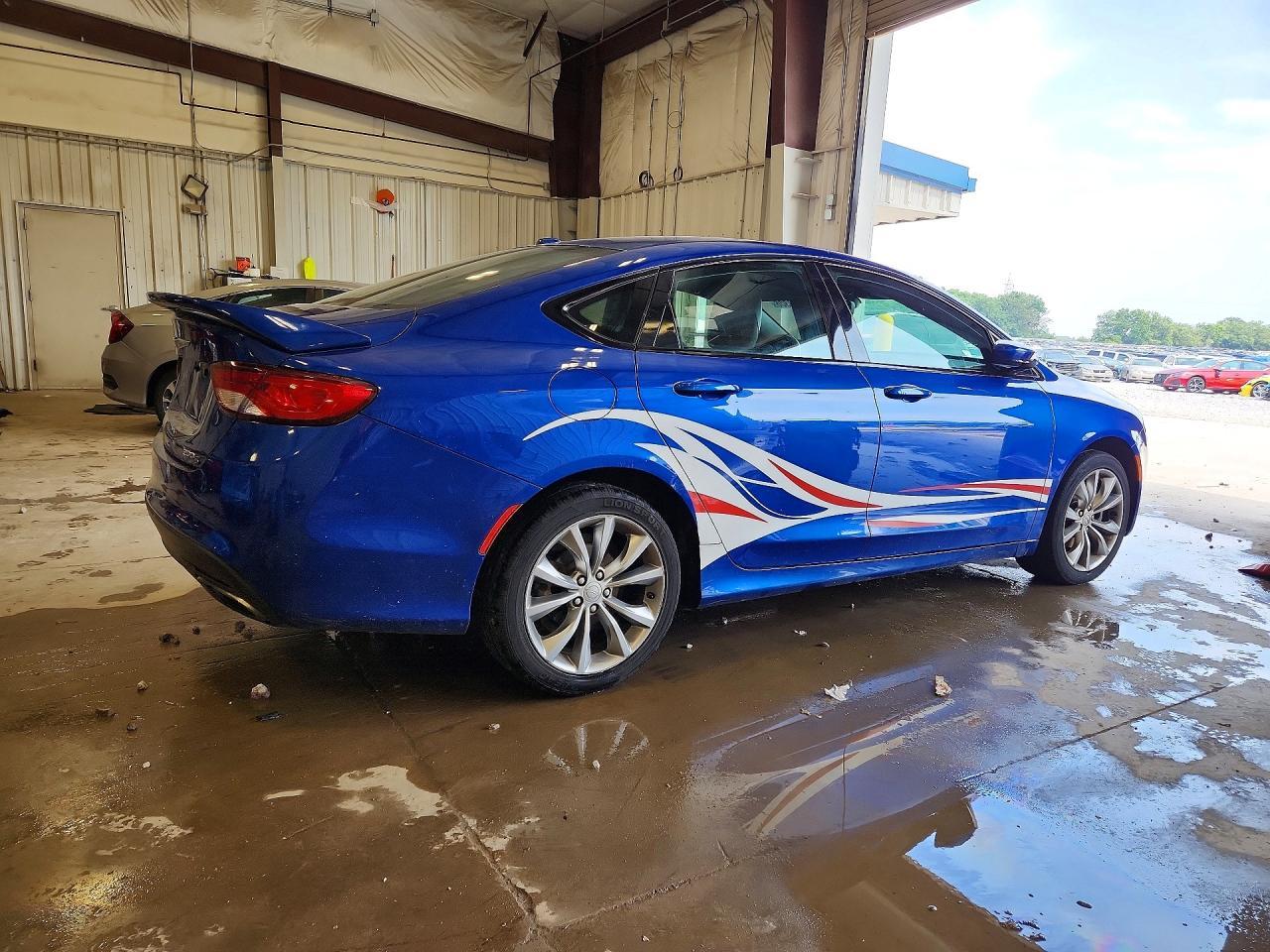 2015 Chrysler 200 S - Фото 3