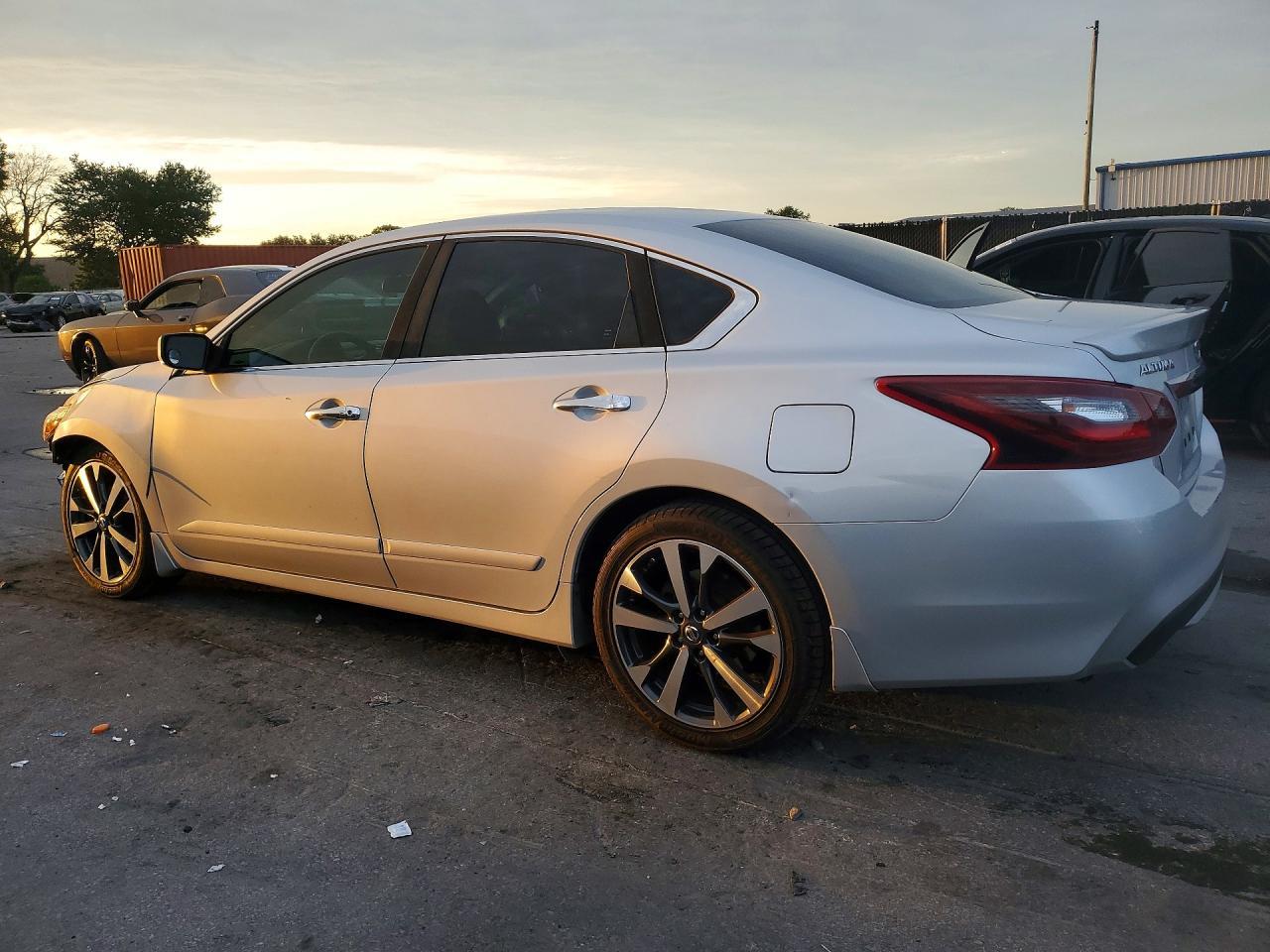 2017 Nissan Altima 2.5 Sr - Фото 2