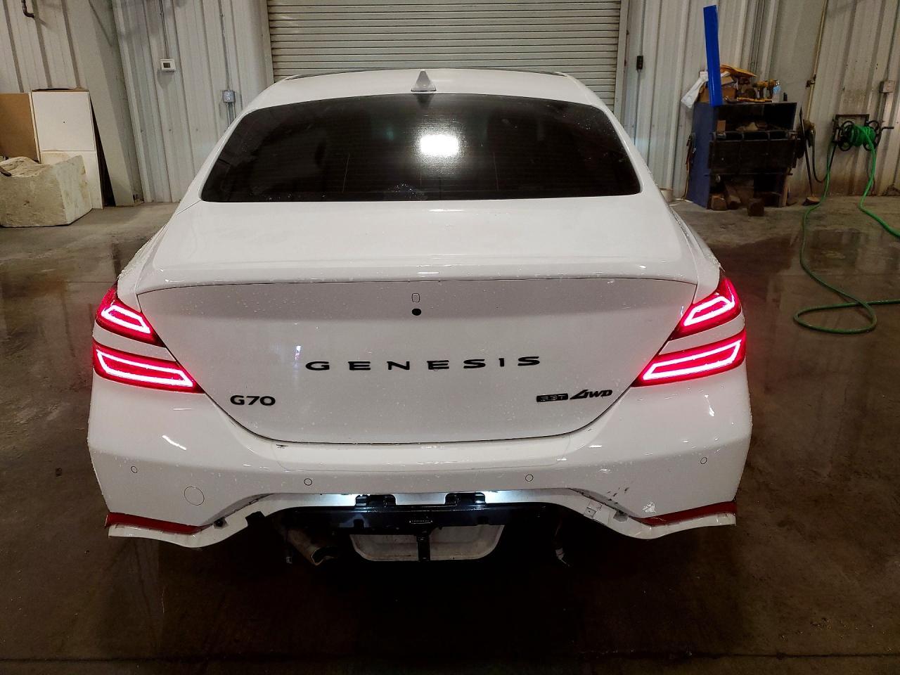 2023 Genesis G70 3.3T Standard - Фото 6