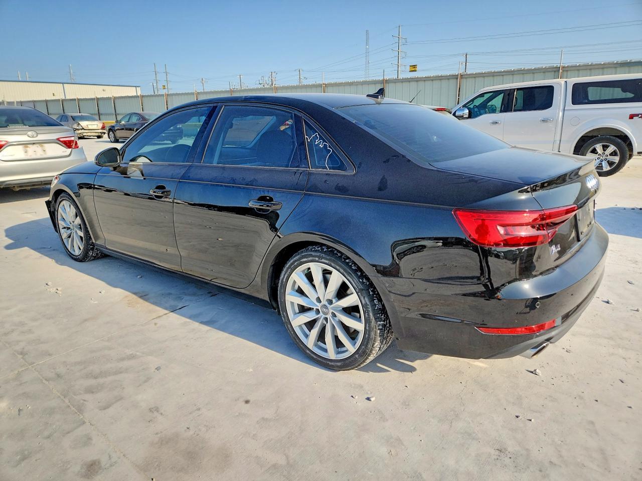 2017 Audi A4 Premium - Фото 2