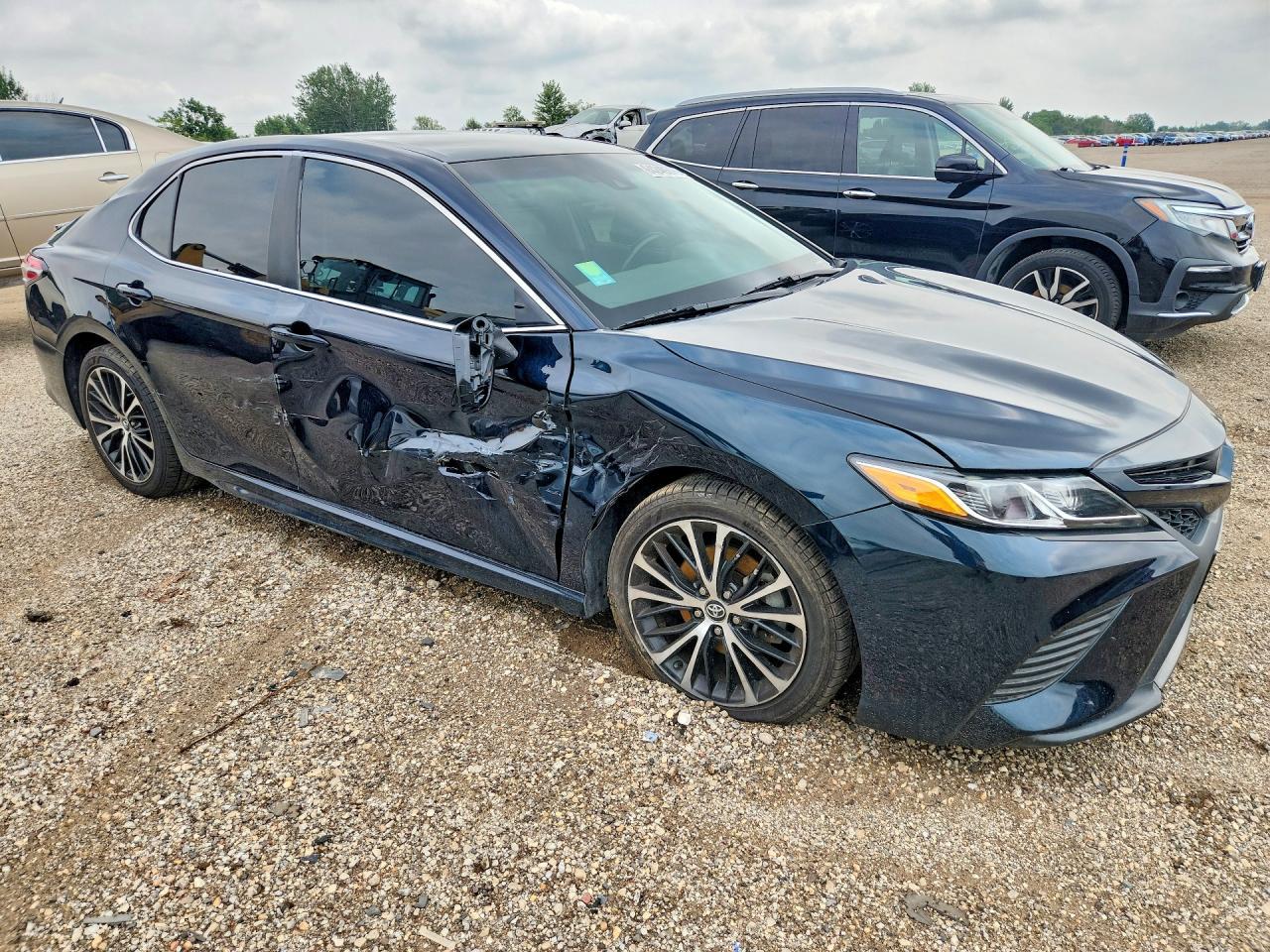 2020 Toyota Camry Se - Фото 4