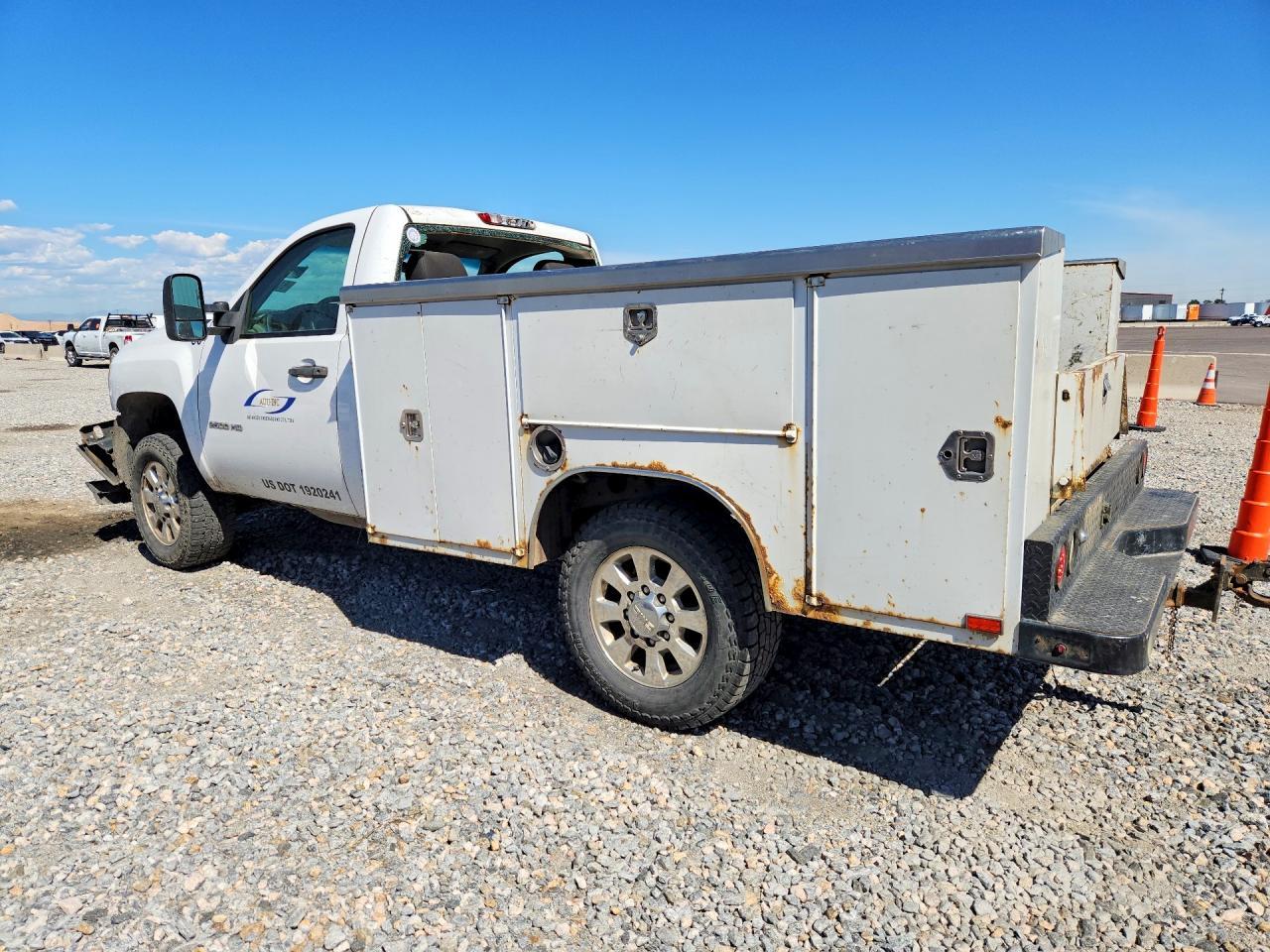 2011 Chevrolet Silverado C2500 Heavy Duty - Фото 2