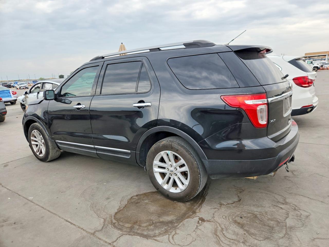 2015 Ford Explorer Xlt - Фото 2