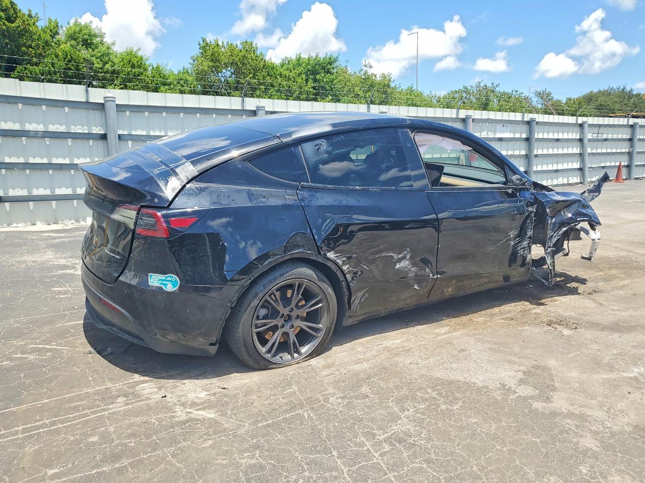 2024 Tesla Model Y - Фото 3
