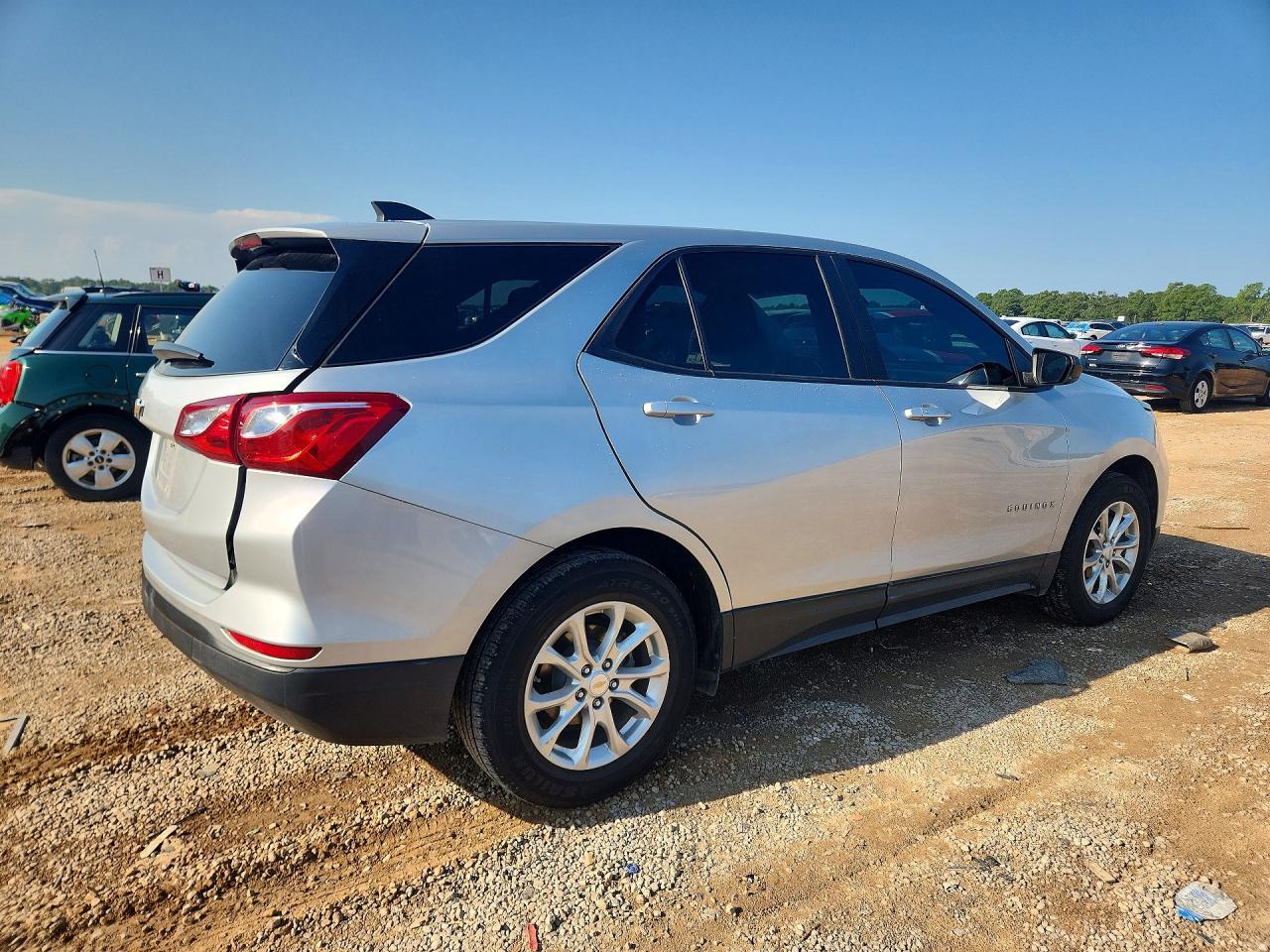 2020 Chevrolet Equinox Ls - Image 3