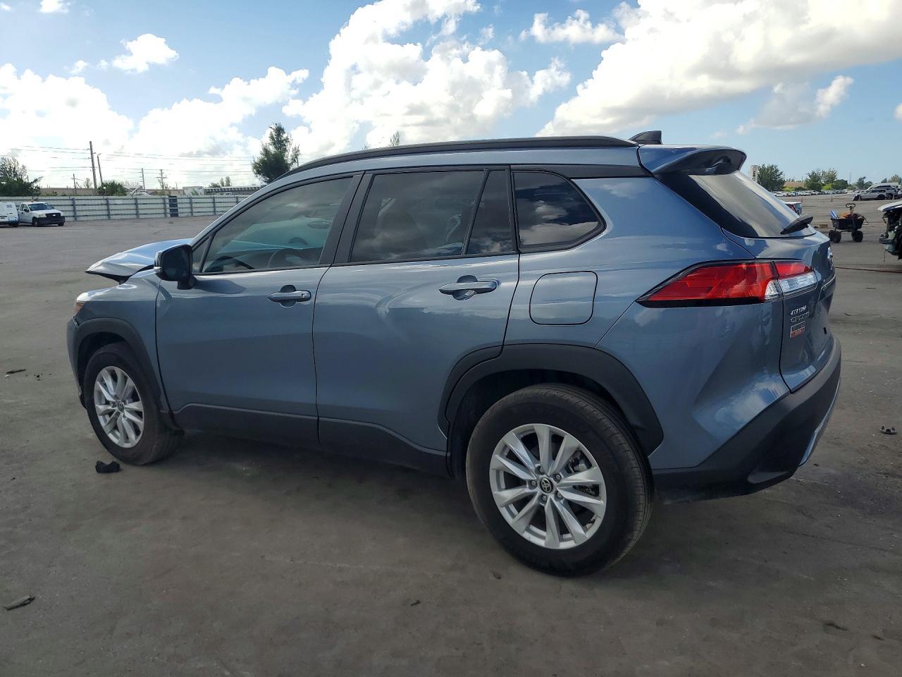 2025 Toyota Corolla Cross Le - Фото 2