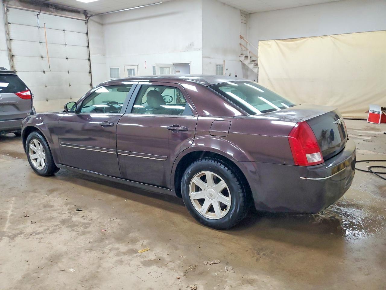 2005 Chrysler 300 Touring - Image 2