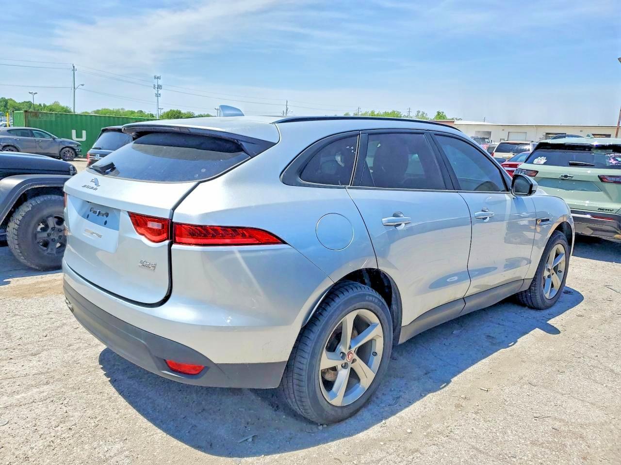 2017 Jaguar F-Pace Premium - Image 3