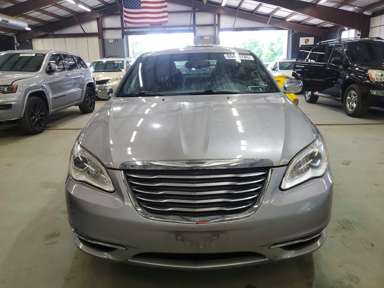 2013 Chrysler 200 Limited - Image 5