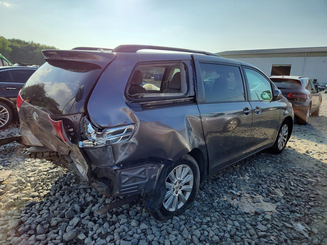 2013 Toyota Sienna Xle 7-Passenger - Фото 3