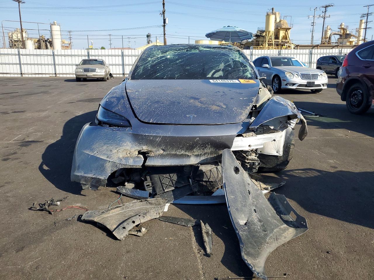 2025 Tesla Model 3 - Фото 5