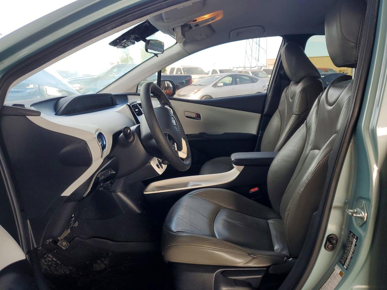 2016 Toyota Prius Three Touring - Фото 7