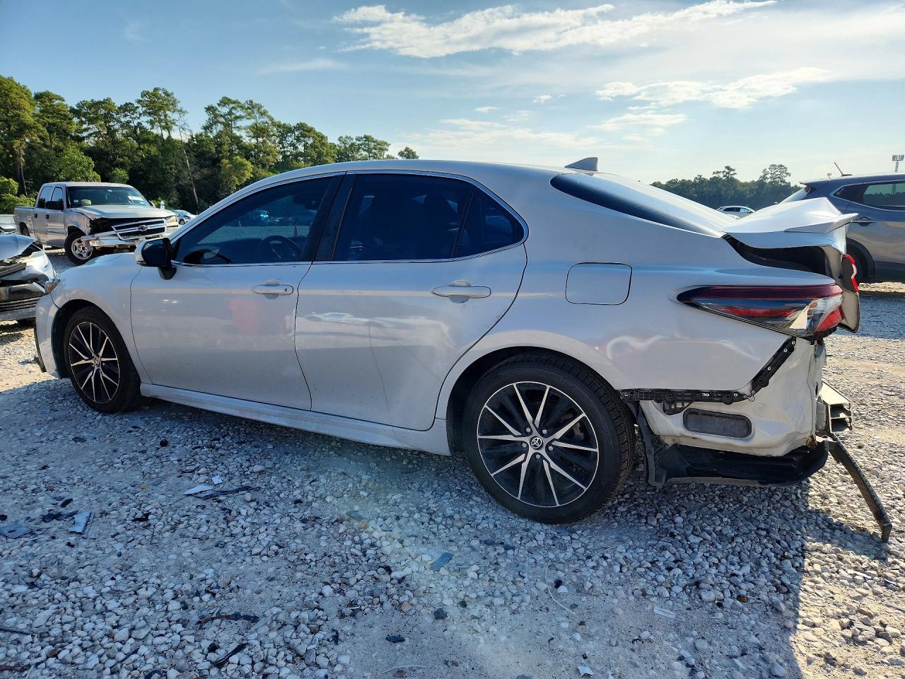 2022 Toyota Camry Se - Image 2