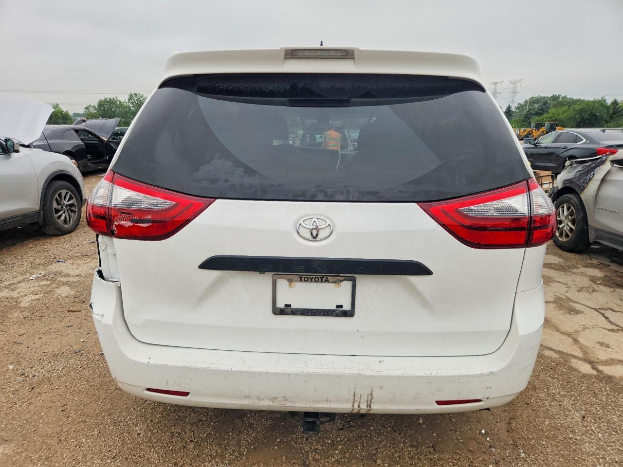 2020 Toyota Sienna L - Фото 6