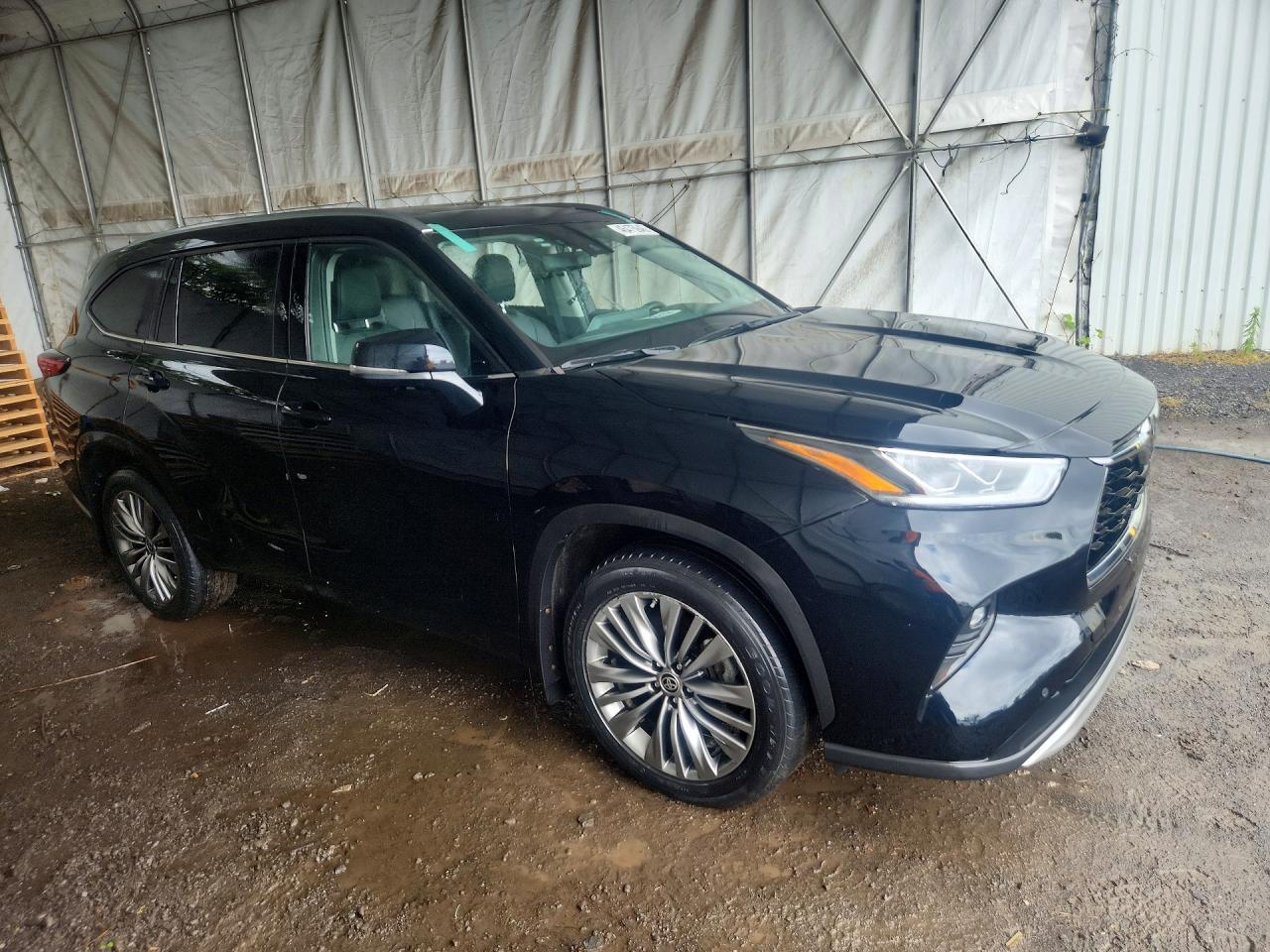 2021 Toyota Highlander Platinum - Image 4