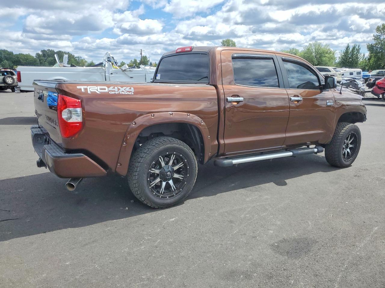 2014 Toyota Tundra Crewmax Platinum - Image 3