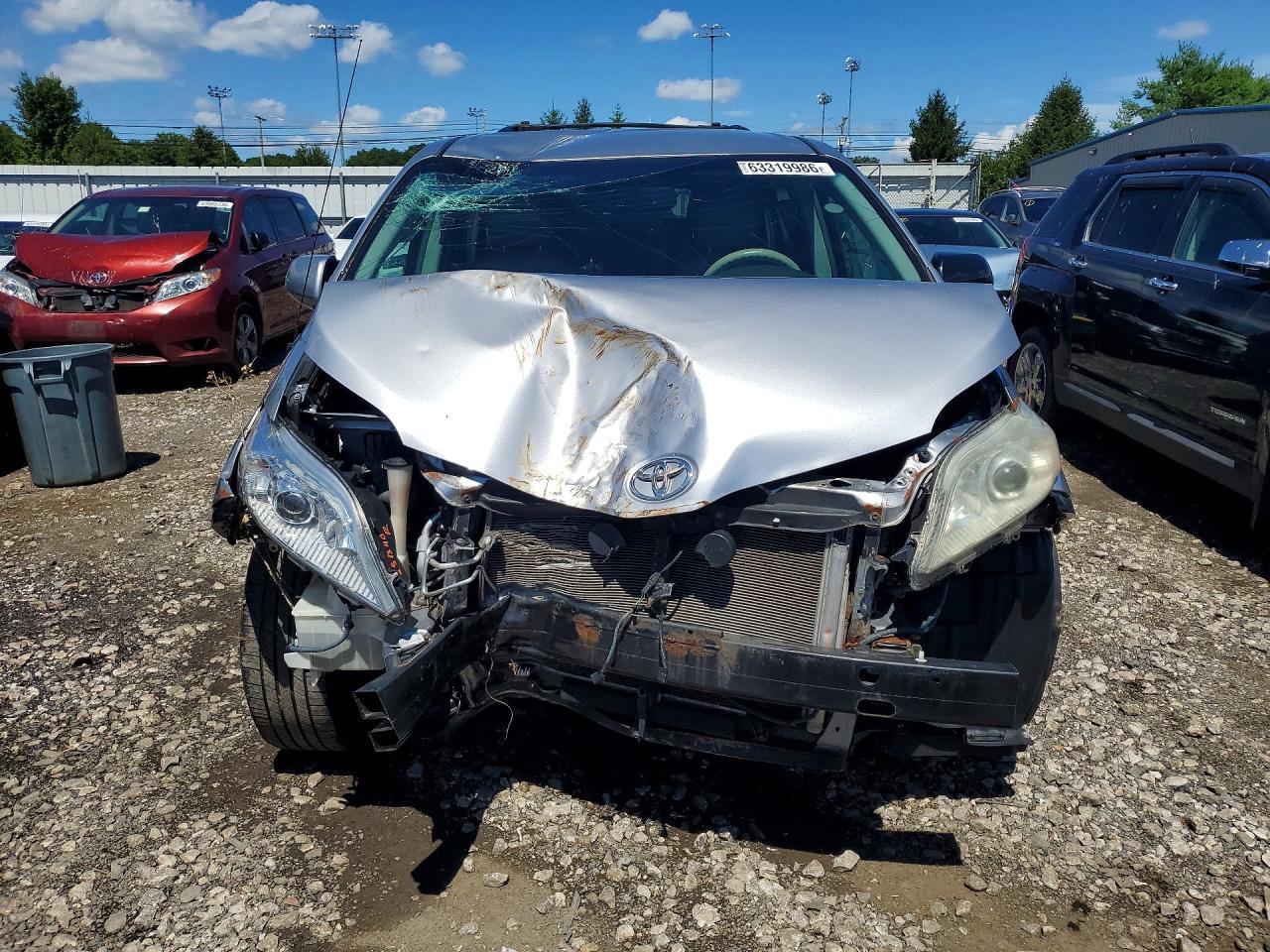 2011 Toyota Sienna Le - Фото 5
