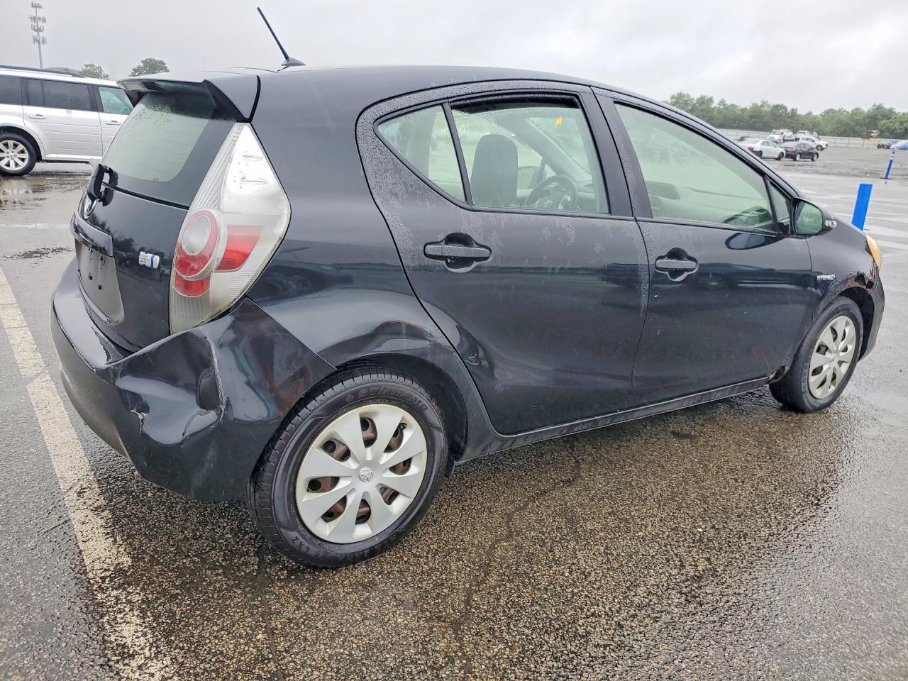 2012 Toyota Prius C One - Фото 3
