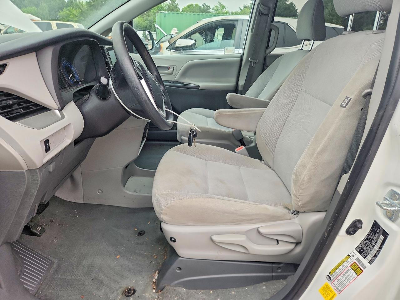 2020 Toyota Sienna L - Фото 7