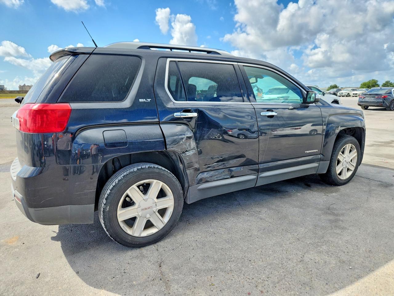 2010 GMC Terrain - Image 3