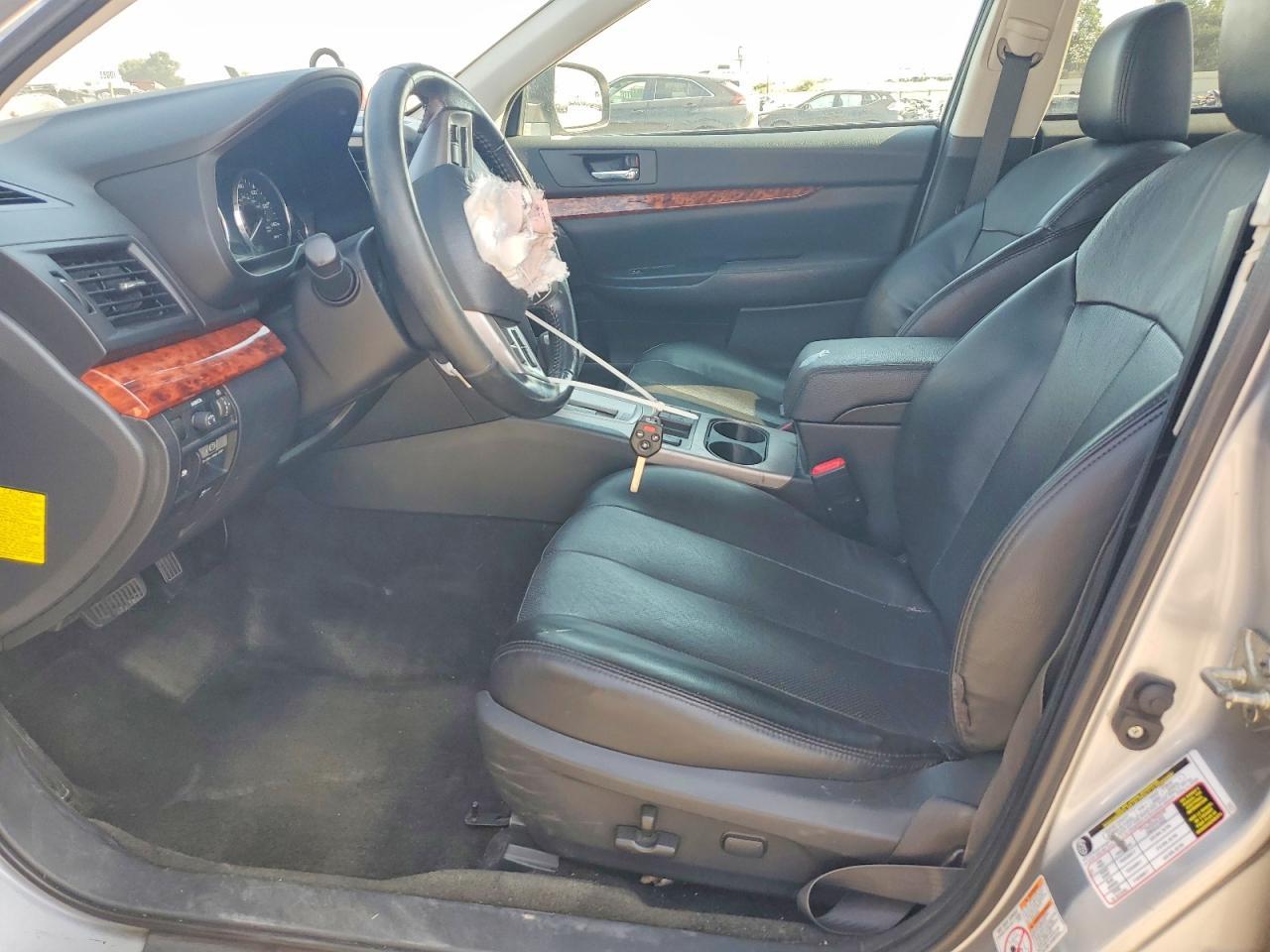 2012 Subaru Outback 2.5I Limited - Image 7