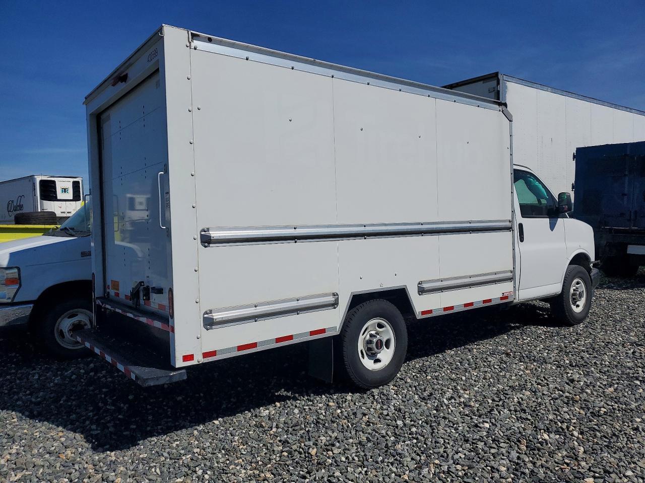 2024 GMC Savana Cut - Box Truck - Фото 3