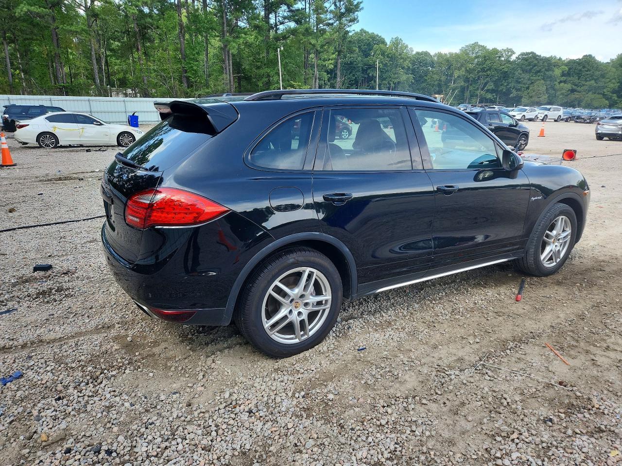 2013 Porsche Cayenne S Hybrid - Image 3