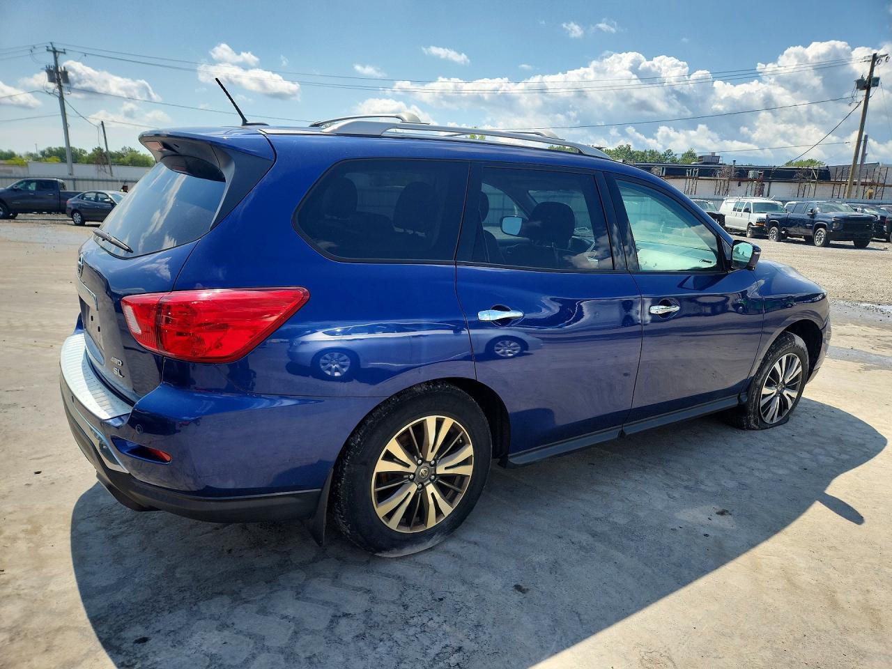 2017 Nissan Pathfinder Sl - Фото 3