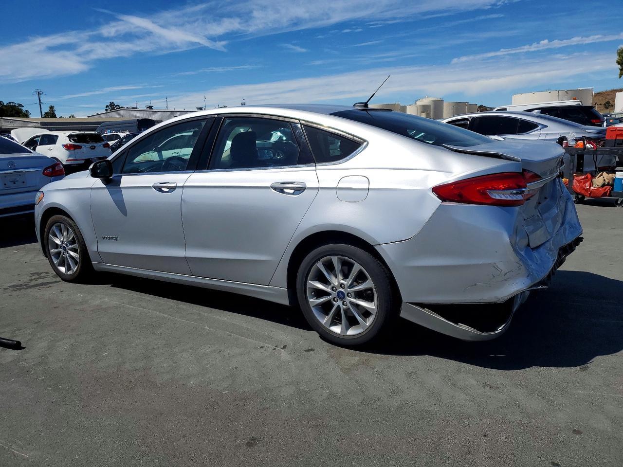 2017 Ford Fusion Se Hybrid - Фото 2