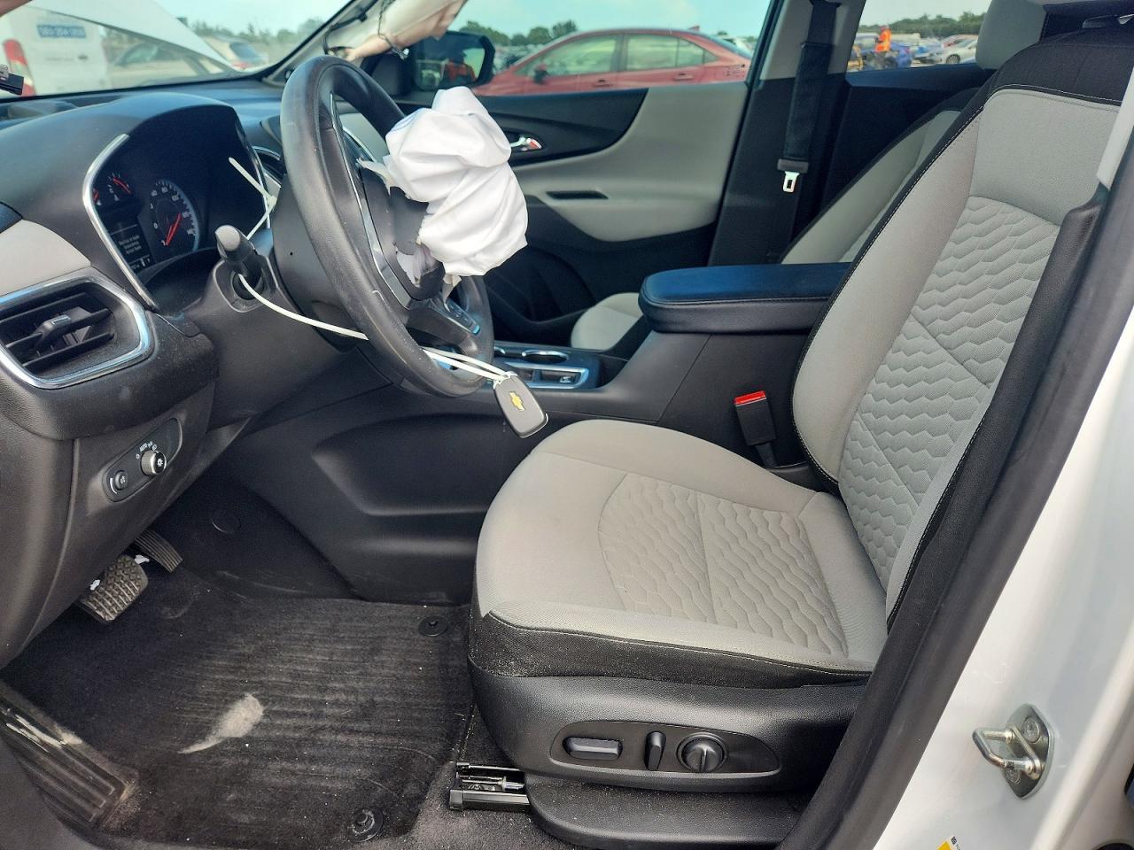 2020 Chevrolet Equinox Ls - Image 7