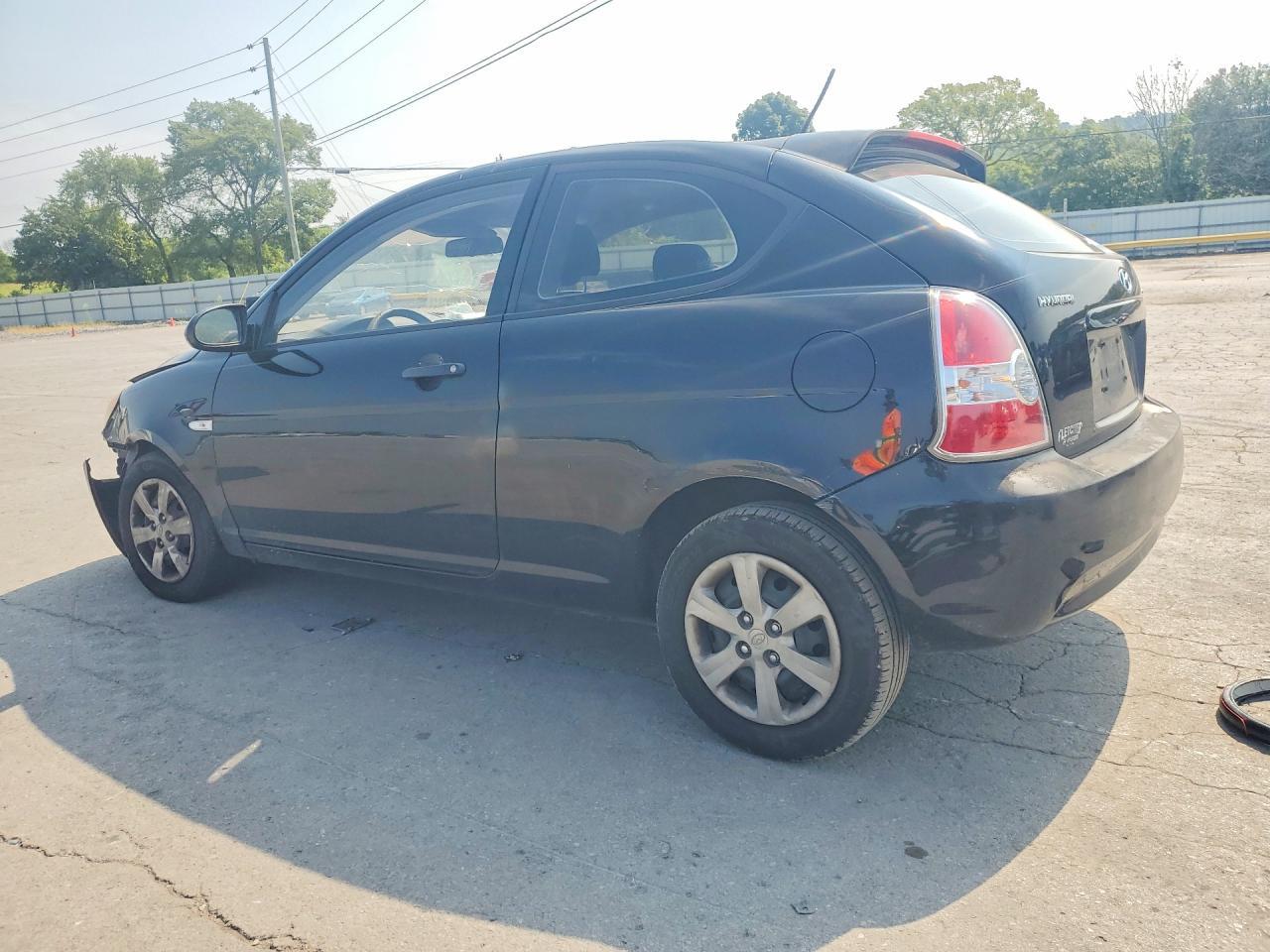 2009 Hyundai Accent Gs - Image 2