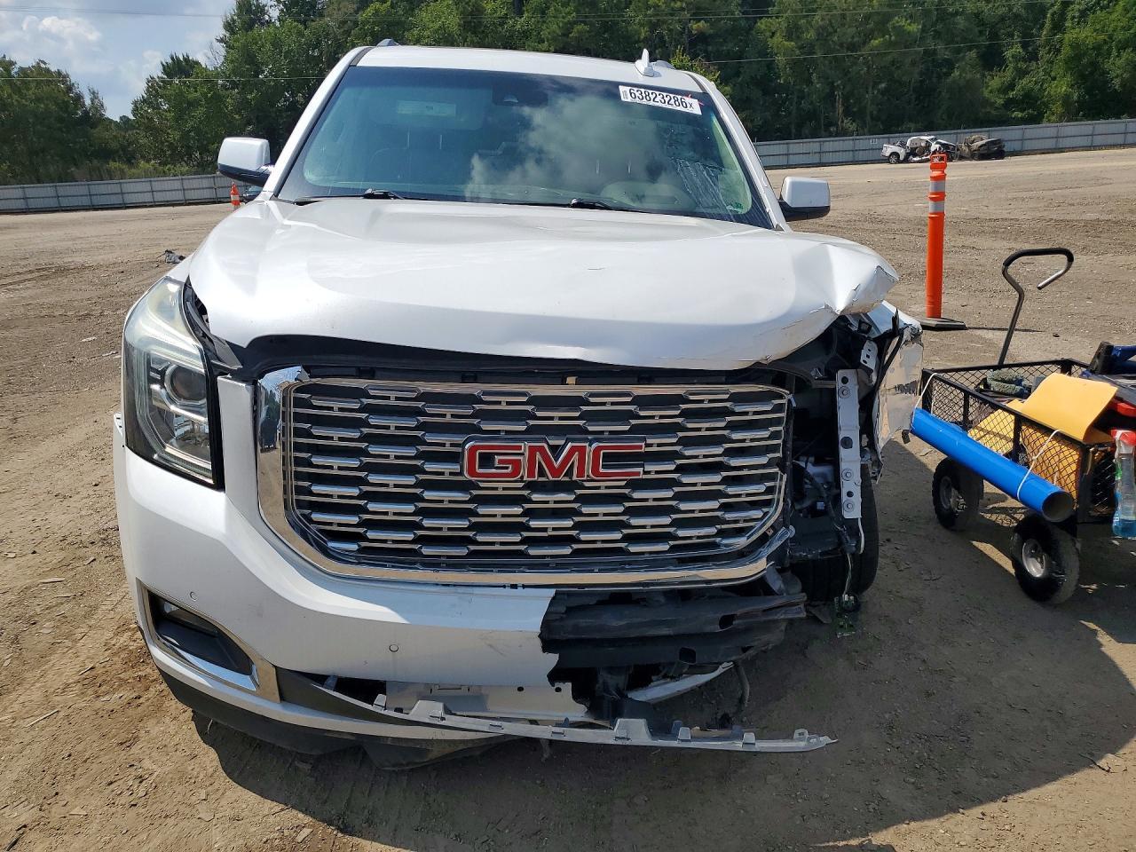 2019 GMC Yukon Denali - Image 5