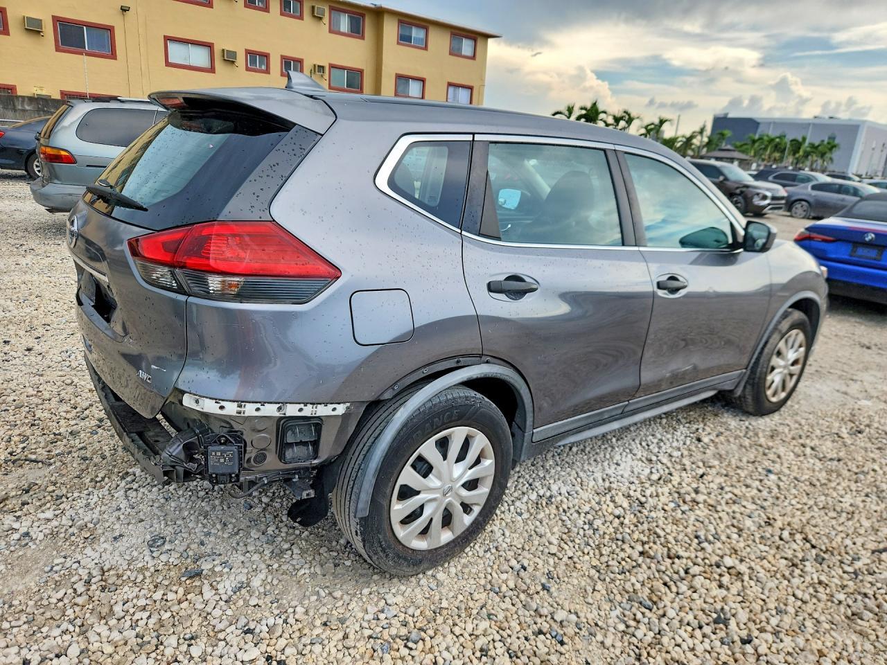 2018 Nissan Rogue S - Фото 3