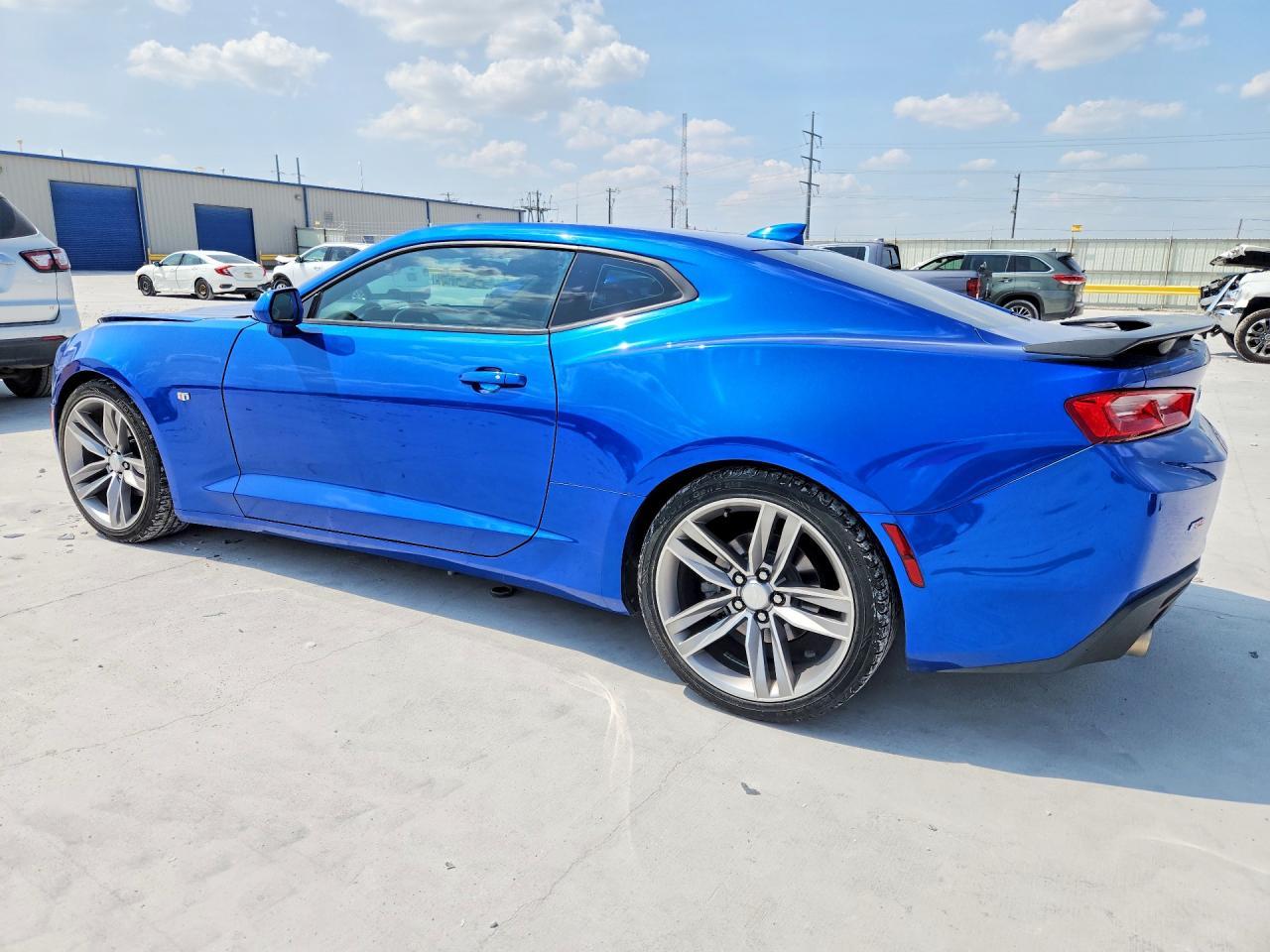 2018 Chevrolet Camaro Lt - Image 2
