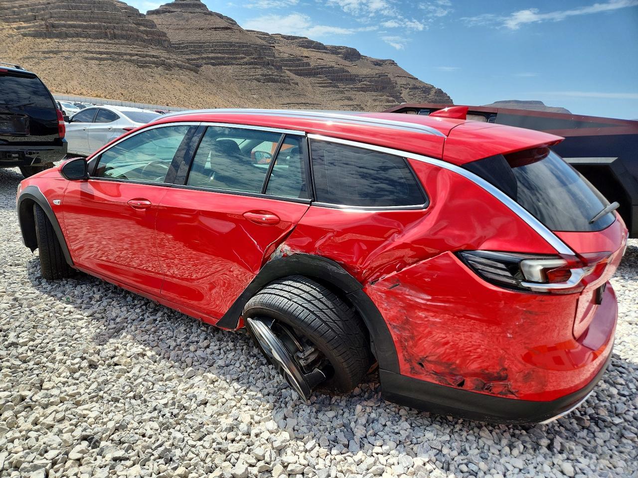 2018 Buick Regal Tourx Essence - Фото 2